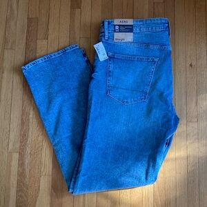 Aero NWT men’s straight leg jeans. Size 36 x 32.